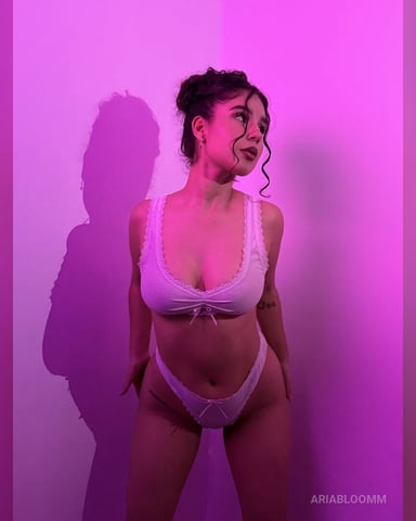 AriaBloomm photo