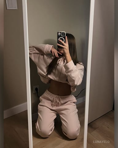 LunaYelo photo 7