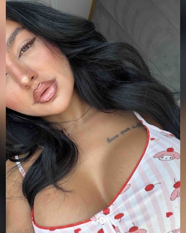 NicoleBella photo