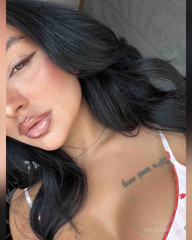 NicoleBella photo