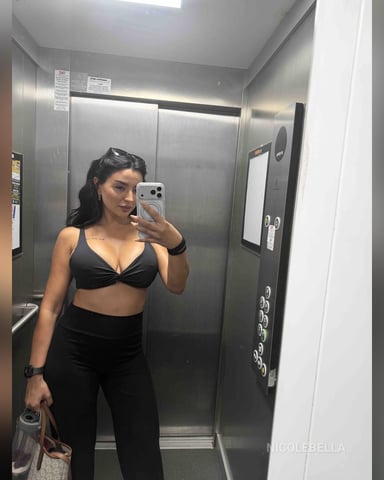 NicoleBella photo