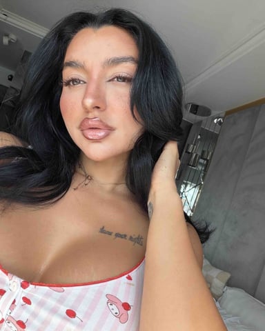 NicoleBella photo