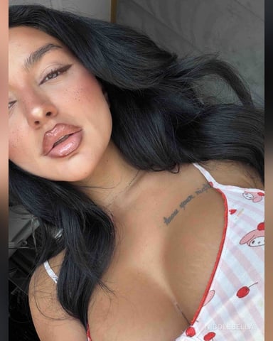 NicoleBella photo