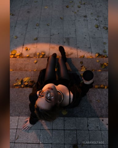 ElaraVoltage foto