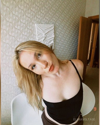 ElaraVoltage foto