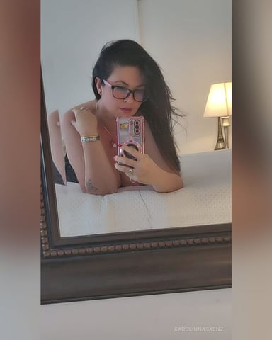 CarolinnaSaenz photo