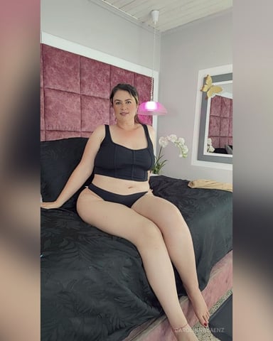 CarolinnaSaenz photo