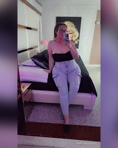 CarolinnaSaenz photo