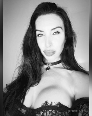 SiennaLoren foto