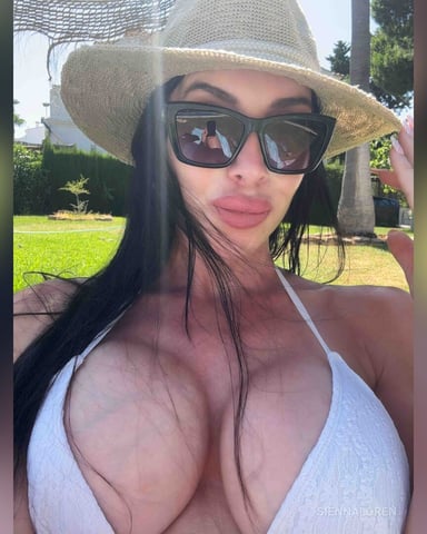 SiennaLoren foto