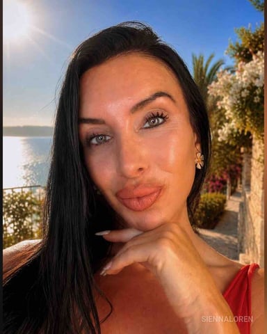 SiennaLoren foto