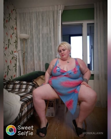 MonikaLawn foto