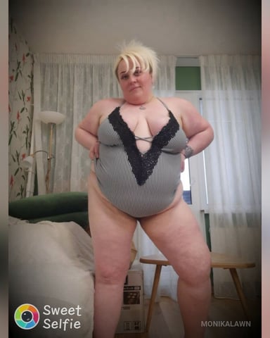 MonikaLawn foto