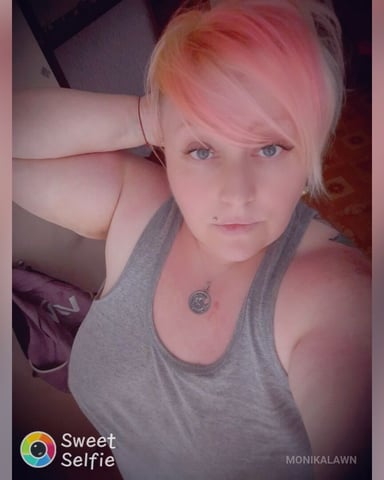 MonikaLawn foto