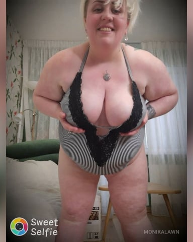 MonikaLawn foto