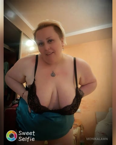 MonikaLawn foto