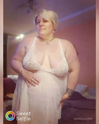 MonikaLawn foto