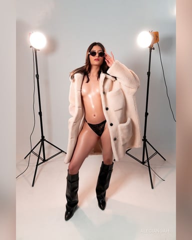 AleciaNoah photo