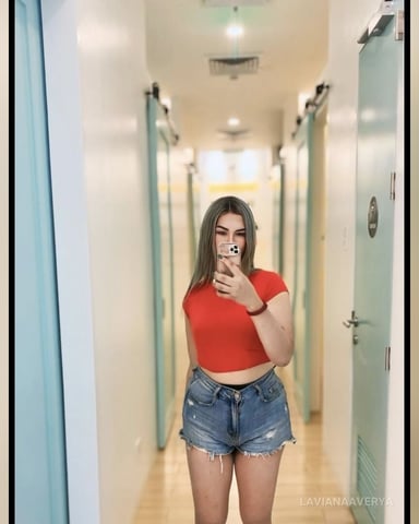 LavianaAverya foto