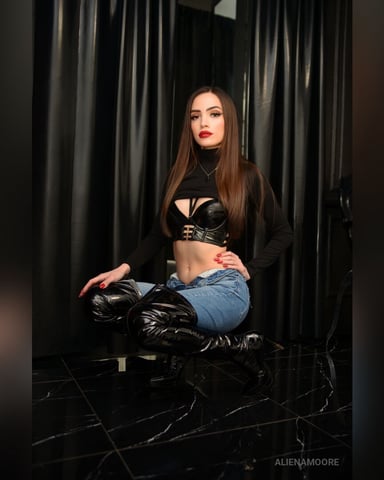 AlienaMoore, fotografie