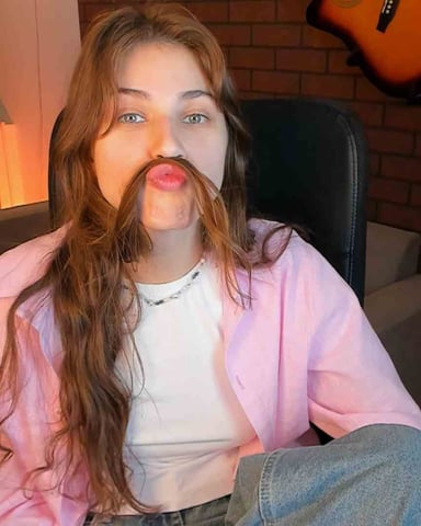 EllieCruze photo