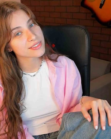 EllieCruze photo