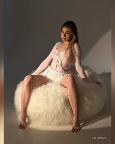 EllieCruze photo