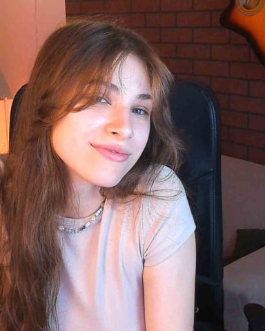 EllieCruze photo