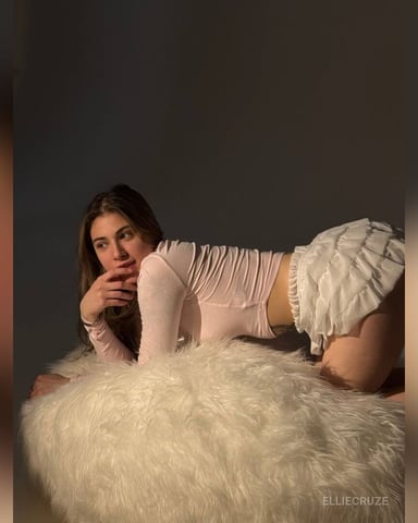 EllieCruze photo