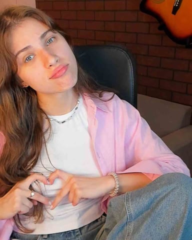 EllieCruze photo