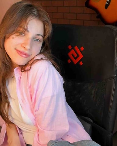 EllieCruze photo