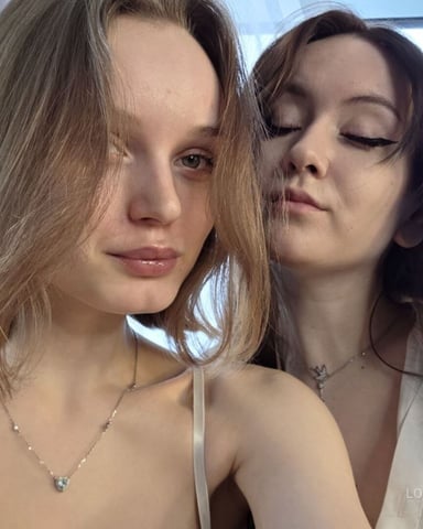 LoraAndKathrine foto