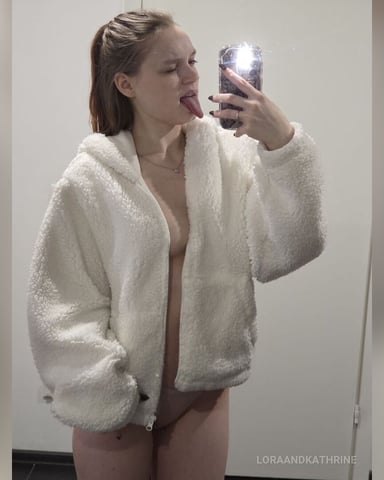 LoraAndKathrine foto