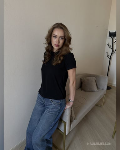 NaomiMelson photo 1