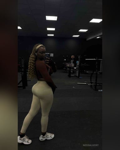 NessaLucky foto