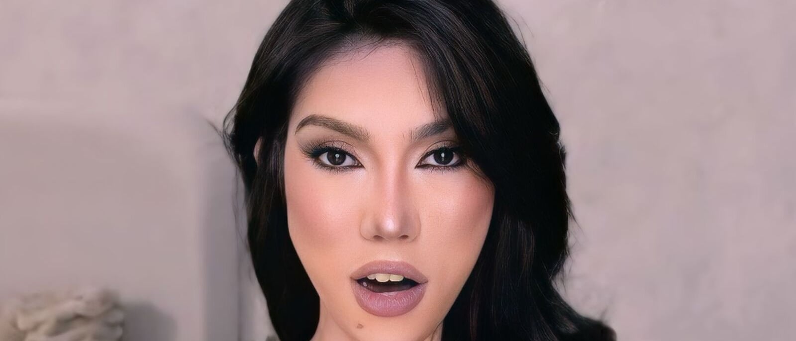 YeshaMaxwell Cover-Foto