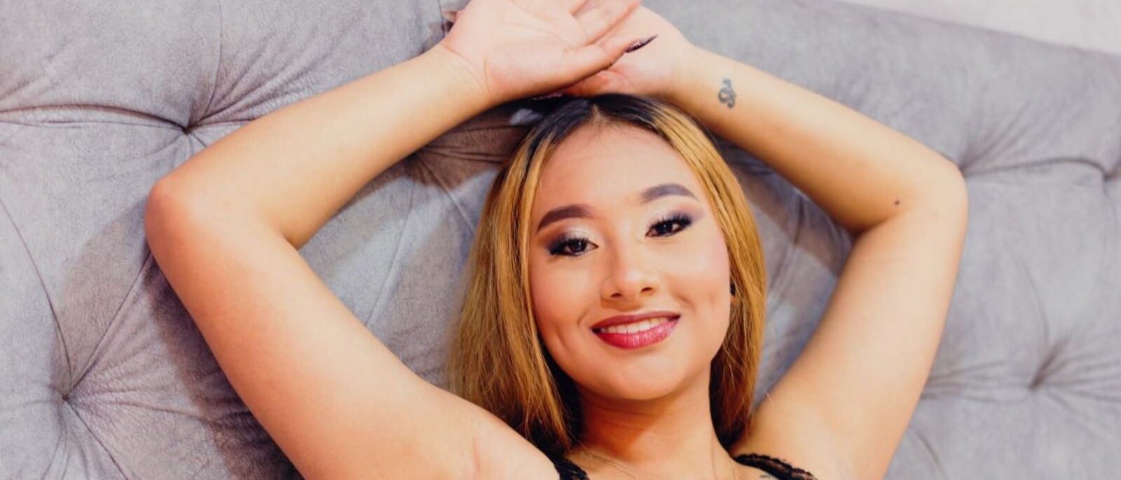 AriannaHoney cover photo